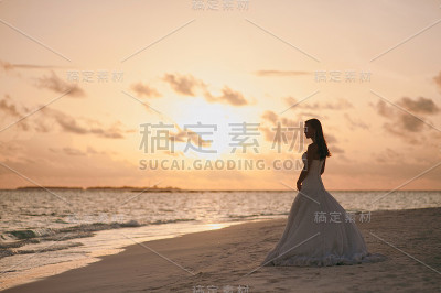 岛上海滩上美丽的新娘