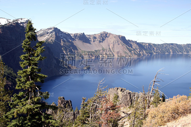 幽灵船岛在火山口湖国家公园，俄勒冈，美国