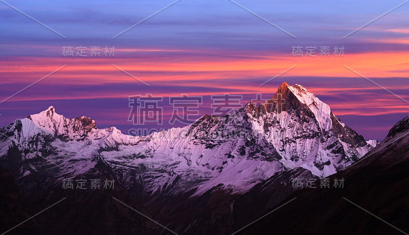 马查普查雷山，或鱼尾，从安纳普尔纳基地营地，尼泊尔