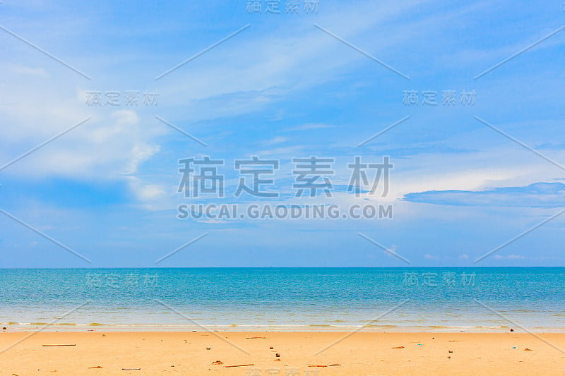 大海和海滩。