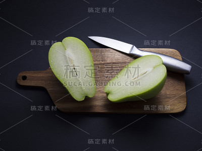 夏约特南瓜孤立在黑色背景