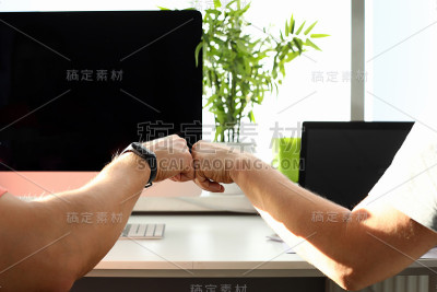 在工作场所工作的员工