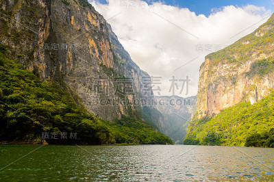 墨西哥Chipas的Sumidero峡谷国家公园的岩石。