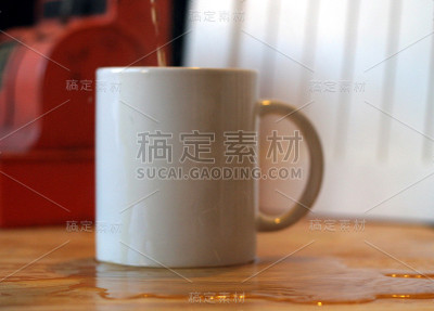 咖啡杯Ovrerflowing