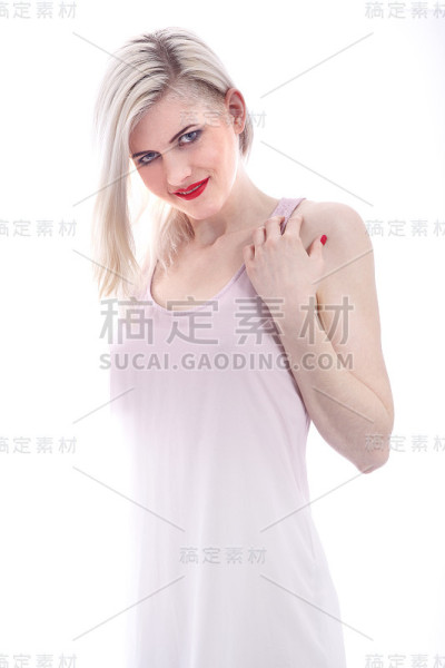 穿着便服的年轻女子