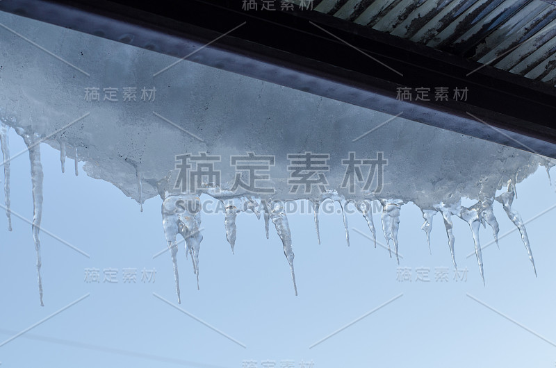 融化的冰柱