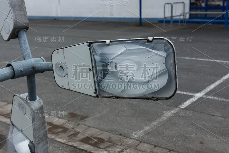 损坏街latern