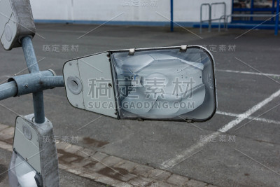 损坏街latern