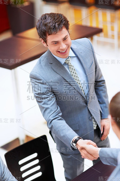 摇手