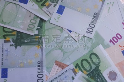 显示欧元货币背景的欧元钞票。