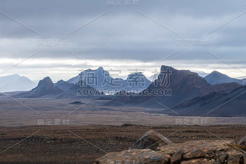 Langjokull冰川史诗般的山脉形成旁边的冰川