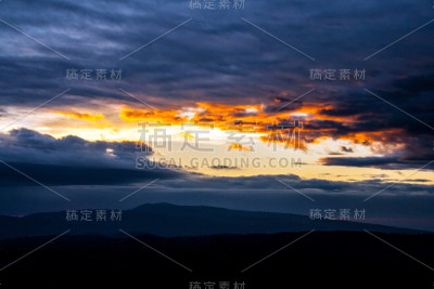 山上的日出
