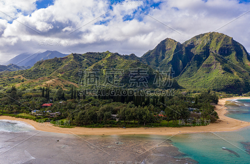 无人机拍摄的夏威夷考艾岛北岸隧道海滩