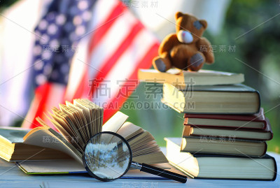 教育回学校书堆页户外