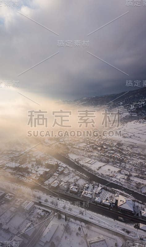 空中拍摄的欧洲雪城