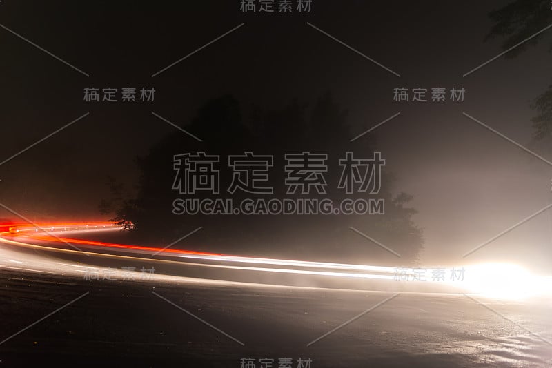 夜间的街道高速公路