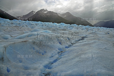阿根廷巴塔哥尼亚的莫雷诺冰川周围的冰川山景