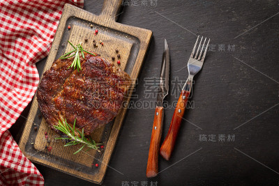 迷迭香烤肉，俯视图