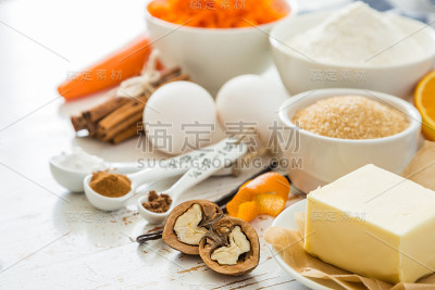 制作胡萝卜蛋糕的配料