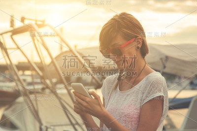 短信