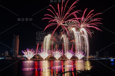 岘港国际烟花节每年举行。