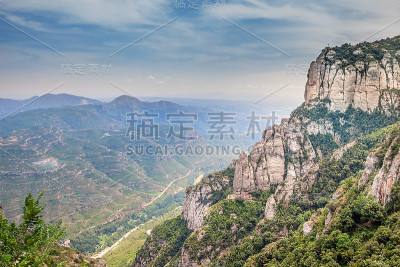 加泰罗尼亚蒙特塞拉特修道院附近的蒙特塞拉特绿色岩石