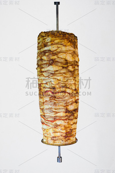 烤孤立的串鸡叉，传统的肉切片内烤肉三明治