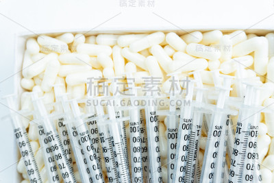 医院内用于注射抗病毒疫苗的注射器。