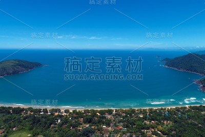 Paraty海湾全景在阳光明媚的一天，里约热内卢de Janeiro，巴西。伟大的景观。旅游目的地。