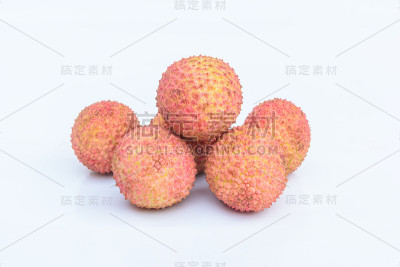 白色背景上的荔枝