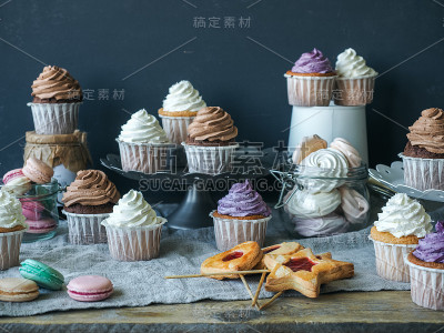 从纸杯蛋糕，马卡龙和饼干的糖果