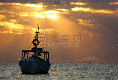 日出清晨的墨西哥渔船视图