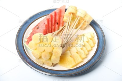 水果盘，西瓜，甘蔗和菠萝。