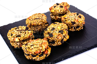 葡萄干饼干，花生，葵花籽，燕麦片和H
