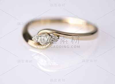 订婚戒指
