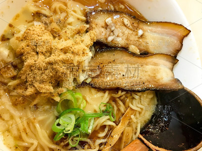 麻辣猪肉拉面是日本的代表
