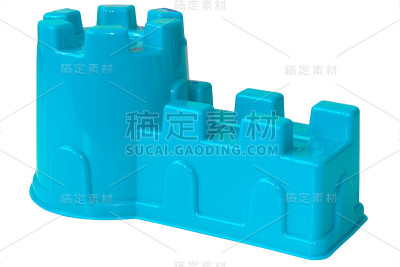 塑料彩色形状的孩子玩沙子，孤立在一个白色的背景。宝宝用塑料模具建沙堡。