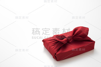 Furoshiki是日本的一种包装布，传统上用于运送礼物。