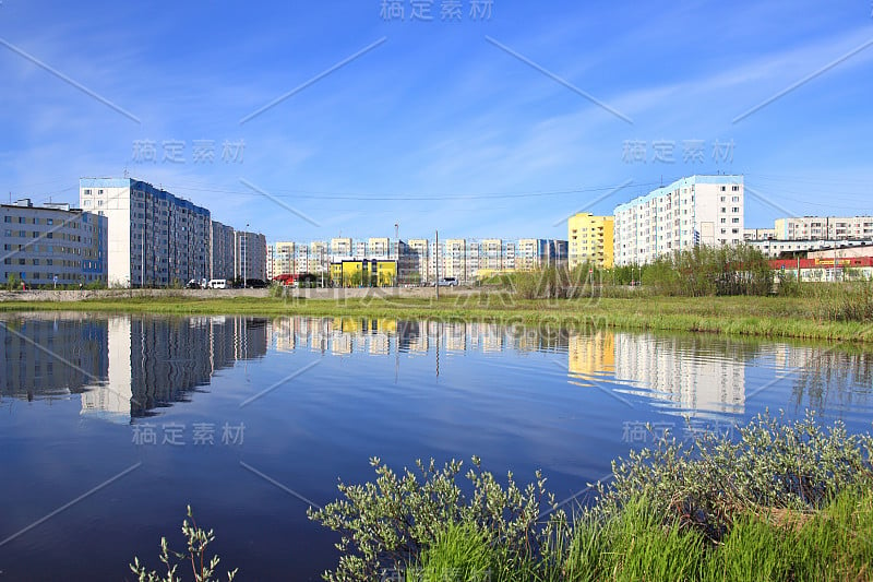 纳迪姆市，西伯利亚西部北部的一个夏日