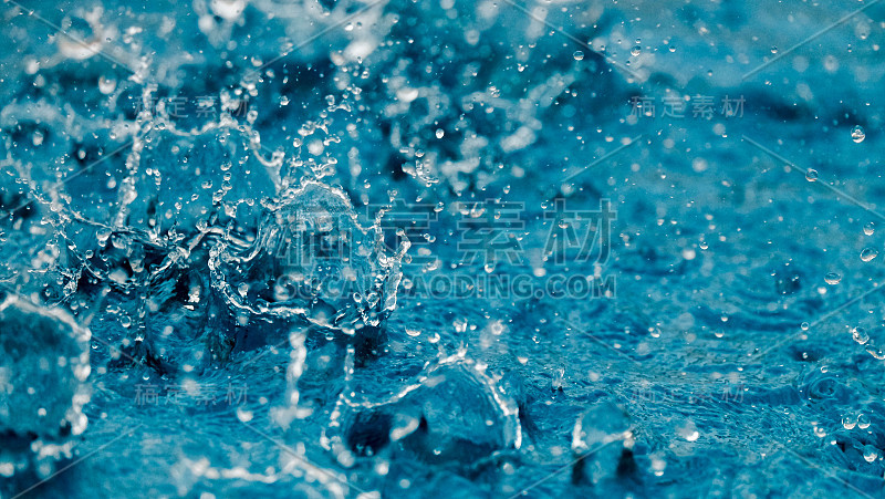 水