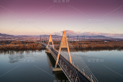 多瑙河上的梅盖里桥
