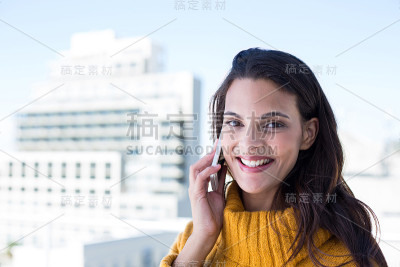 电话里有个快乐的美女