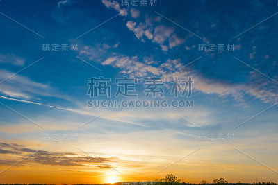 日落在云