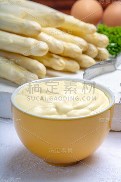 白荷兰酱，传统的白芦笋调味酱