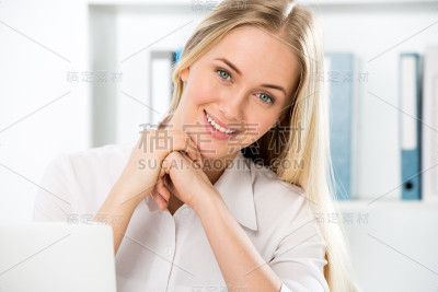 年轻的商业女性