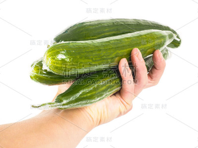 拿着黄瓜的人