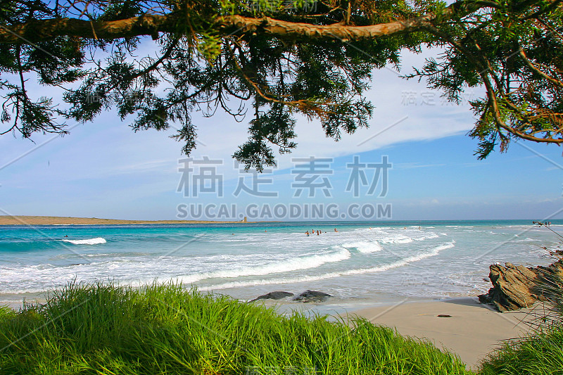 撒丁岛的海景，地中海的蓝色海水