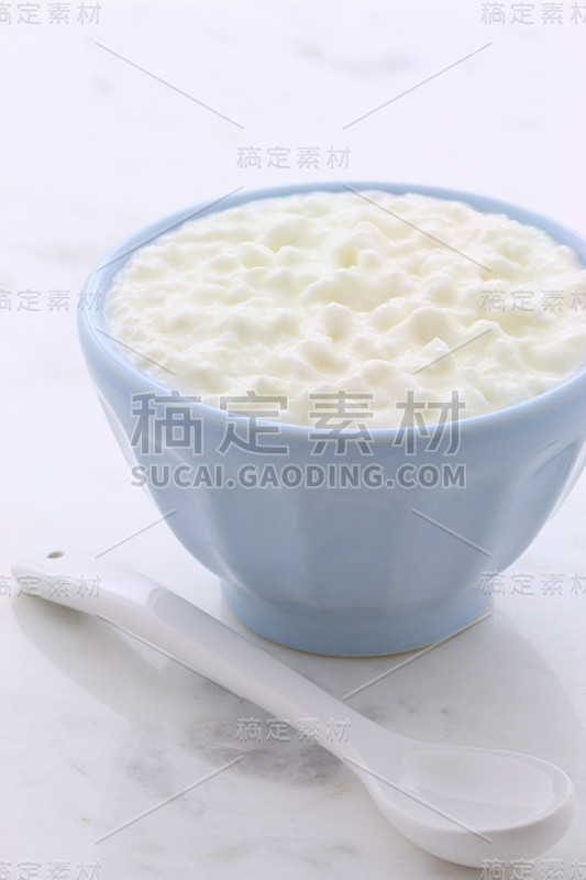 新鲜健康的白软干酪