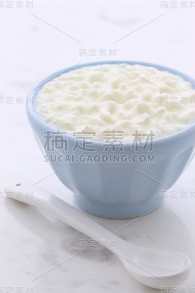 新鲜健康的白软干酪