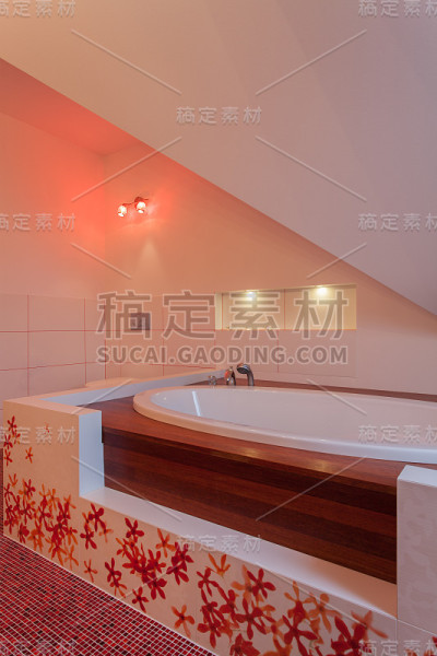 红宝石屋-在浴缸里掉下去